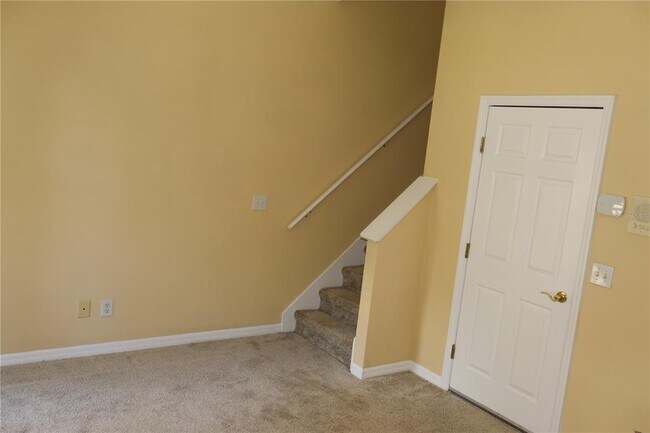 Building Photo - 3019 Pointeview Dr