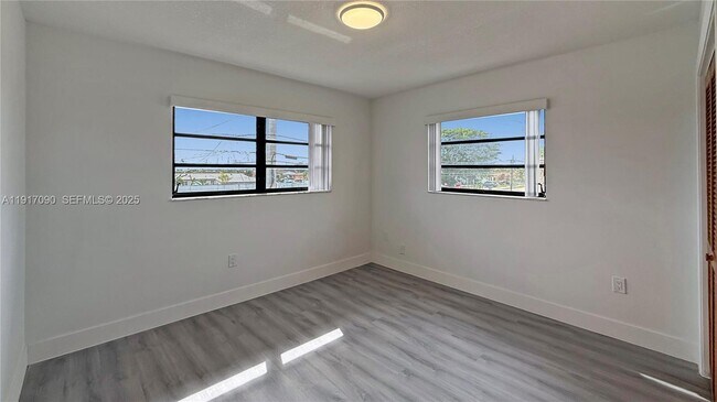 Building Photo - 8877 SW 36th St