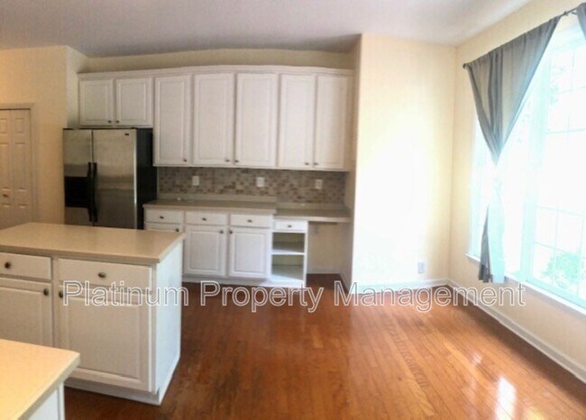 Building Photo - 3335 Woodside Ct