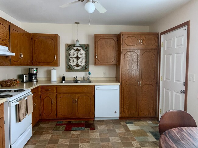 Building Photo - 334 4th St N