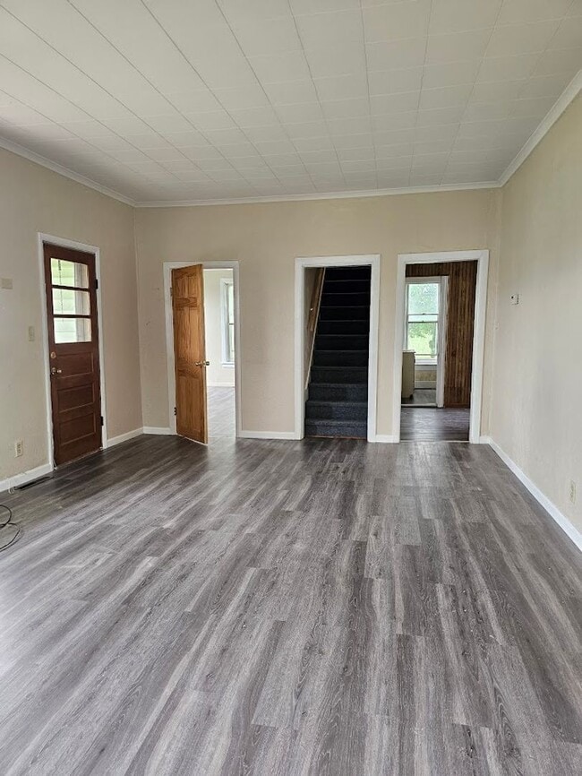 Building Photo - Three Bedroom One Bath House in the Country