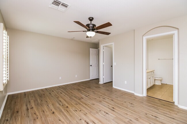 Building Photo - 882 E Taylor Trail
