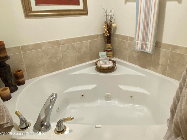 Building Photo - 732 Bayside Dr