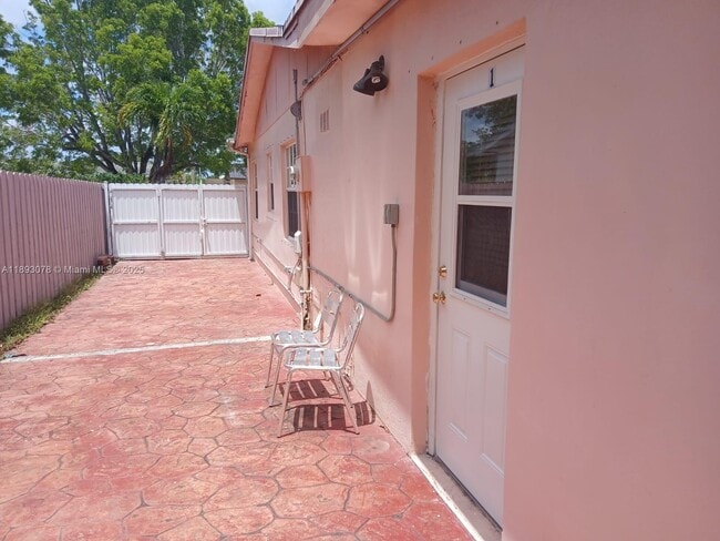 Primary Photo - 107 SW 154th St