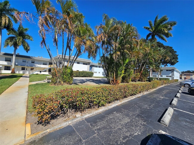 Building Photo - 6201 SW 37th St