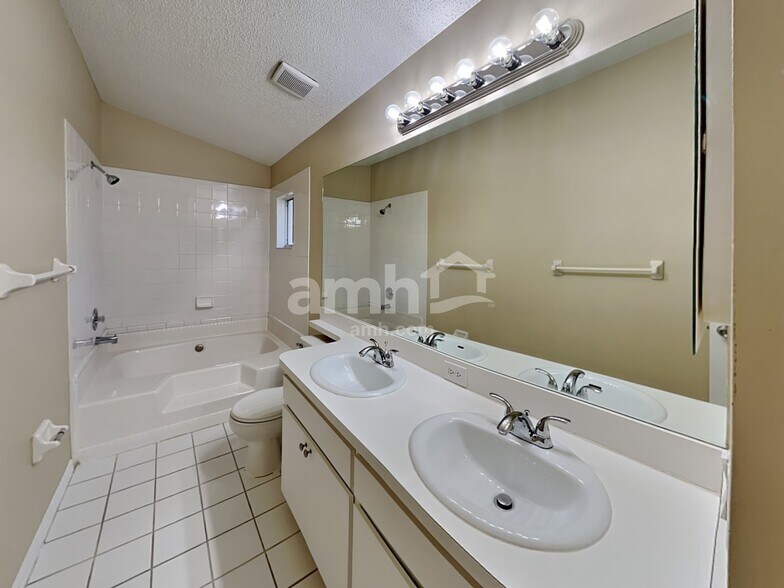 Building Photo - 1203 Timber Trace Dr