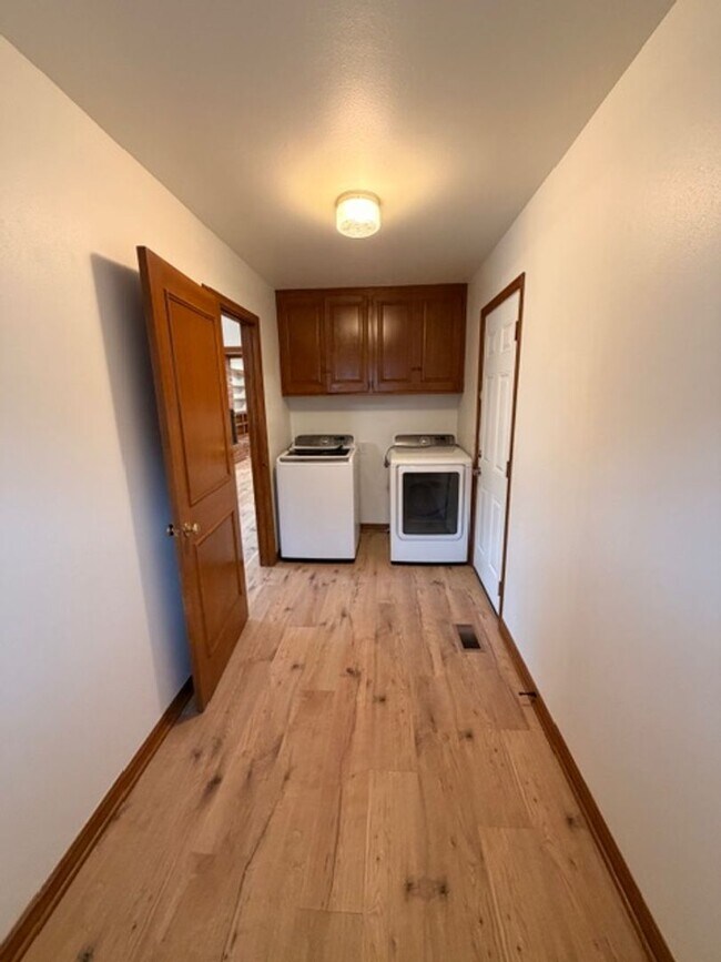 Building Photo - Rollingwood Neighborhood