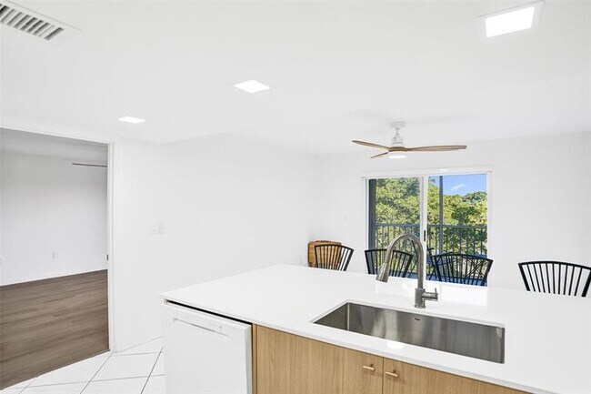 Building Photo - 9470 Tangerine Pl