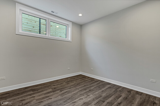 Building Photo - 1328 W Hubbard St
