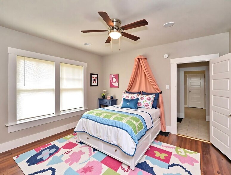 Building Photo - 525 53rd St Ens