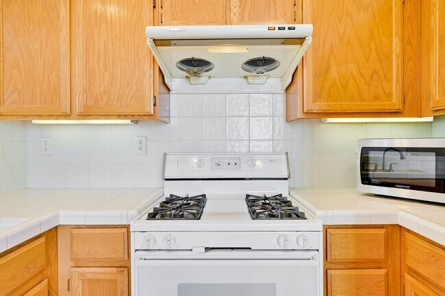 Building Photo - Amazing Floor Plan Multi Level Townhome in North San Jose @ California Northpointe