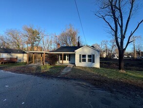 Building Photo - Charming Renovated Ranch Home in the Heart of Statesville