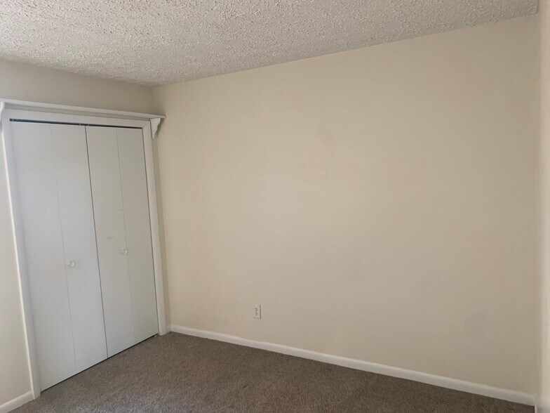 Guest bedroom - 197 Sugarwood Ln