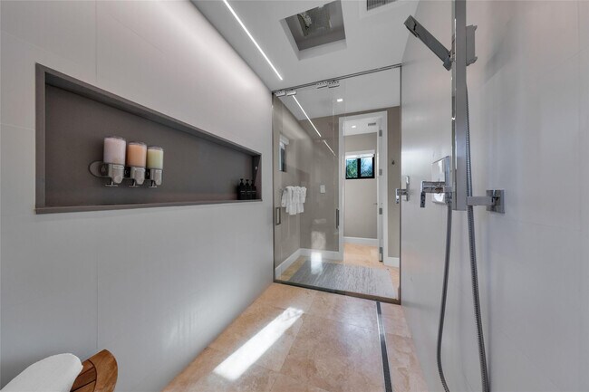 Building Photo - 616 Riviera Isle Dr