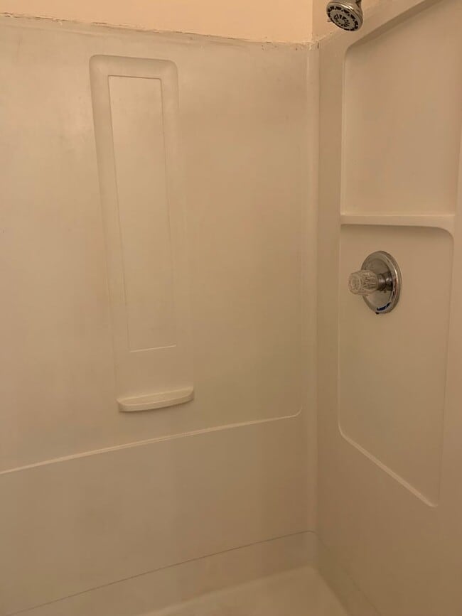 Building Photo - Rent Special! Receive half off 1st full mo...
