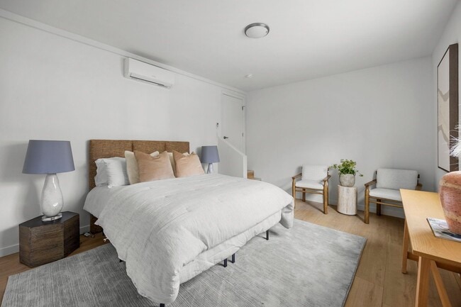 Building Photo - 1510 W 52nd St