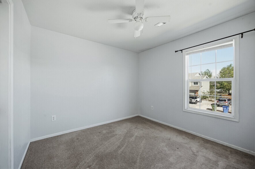 Building Photo - 2056 Calhoun Ct