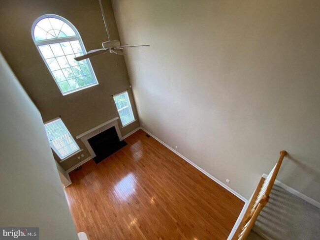Building Photo - 173 Mountain View Dr