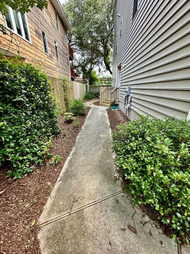 Building Photo - 3724 Surry Rd