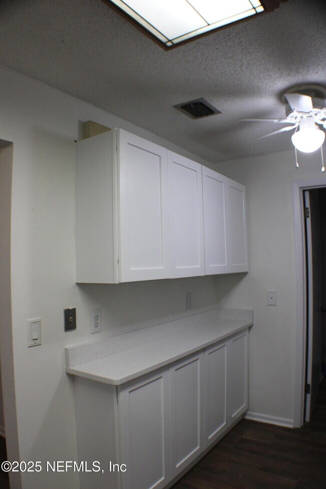 Building Photo - 10315 Docksider Dr E