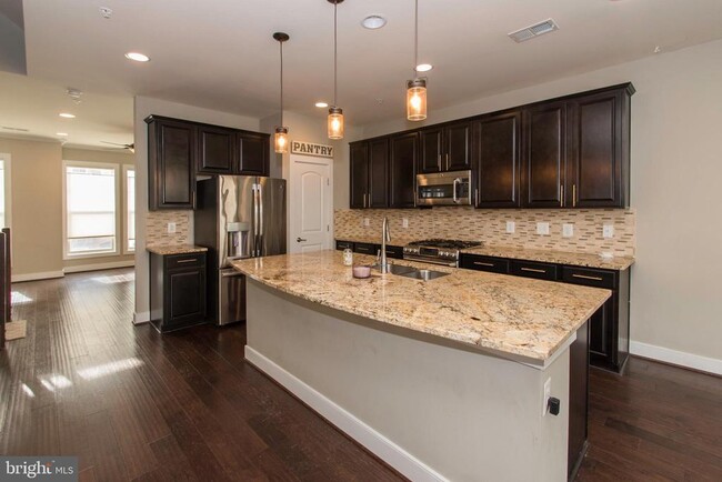 Building Photo - 408 Hendrix Ave