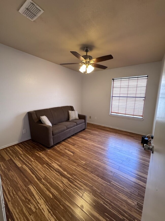 Building Photo - 1108 Topaz Trail