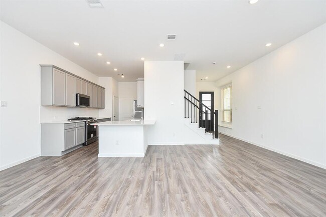 Building Photo - 5459 Holly Hvn Ct