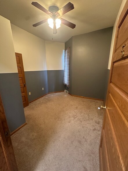 Building Photo - 802 N Van Buren St