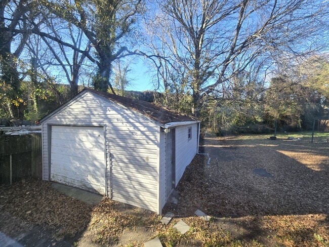 Building Photo - 9277 Mason Creek Rd