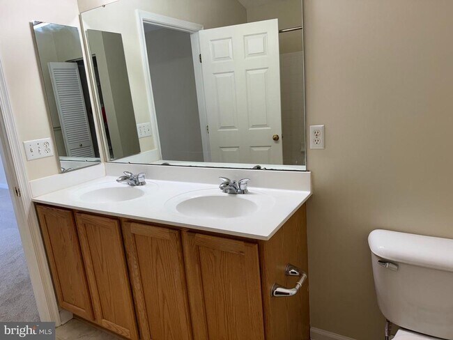 Building Photo - 2429 Knapps Way