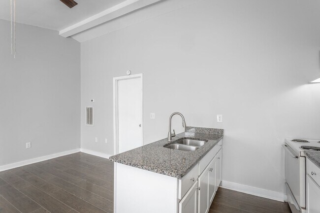 Building Photo - 100 Creeks Bend Dr