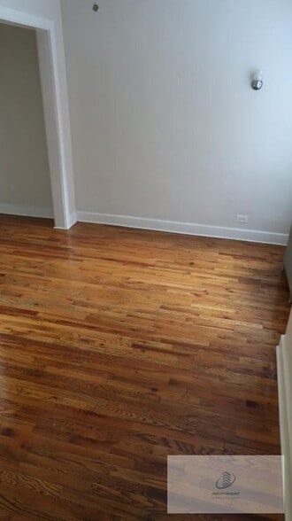 Building Photo - 4915 W Belle Plaine Ave