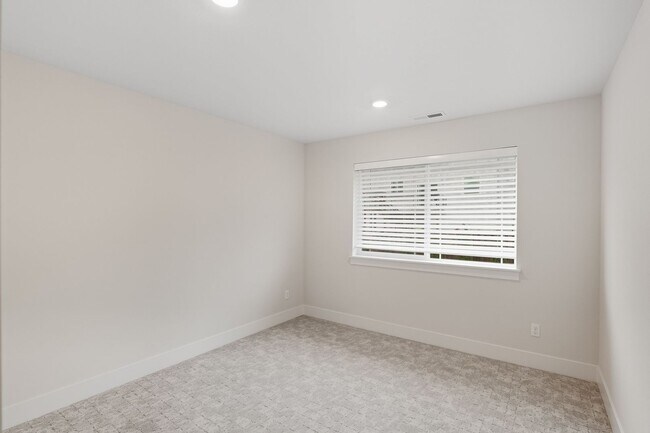 Building Photo - Elegant 4 Bedroom| 2.5 Bathroom Tigard Hom...