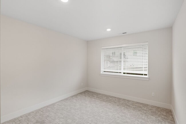Building Photo - Elegant 4 Bedroom| 3 Bathroom Tigard Home ...