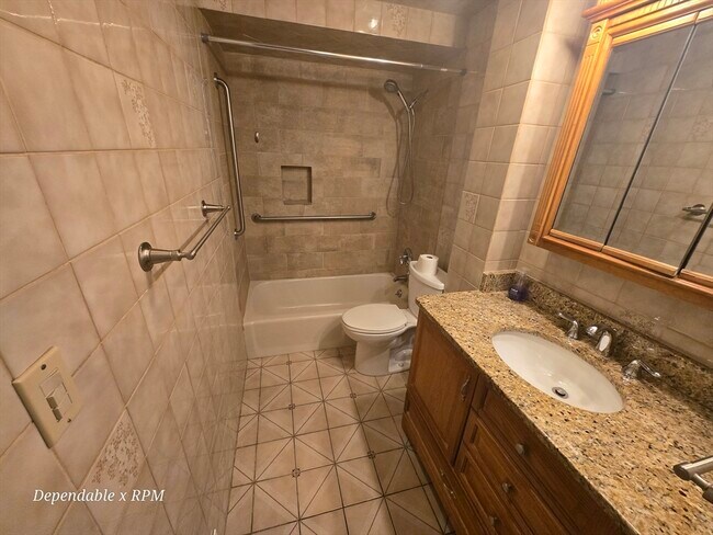 Building Photo - 232 Nahatan St