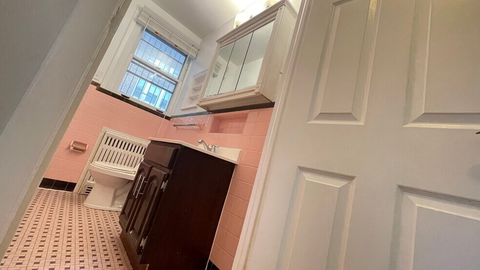 Retro Bathroom - 425 S 46th St