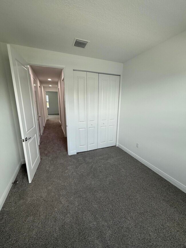 Building Photo - 4718 Longwood Lk Sq