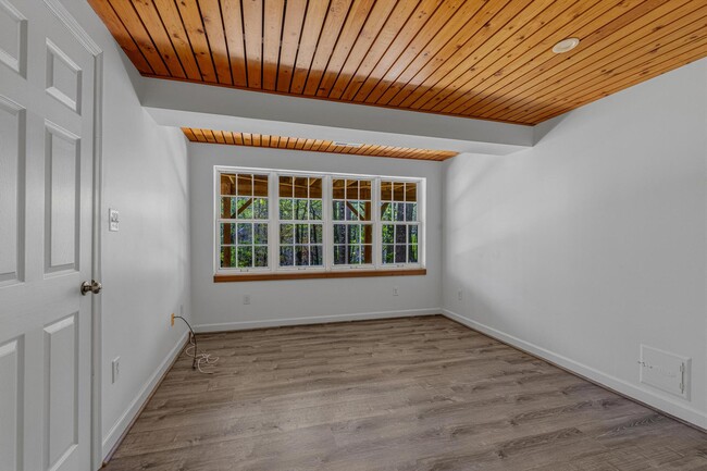 Building Photo - 1646 Stowe Rd