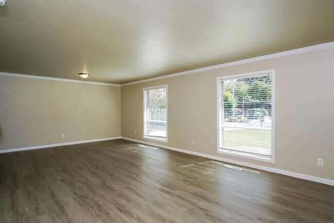 Building Photo - Spacious 3 Bedroom Home in Decatur, AL!