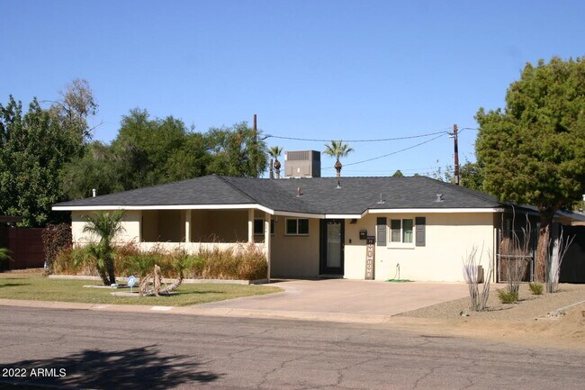 Building Photo - 1034 E Elm St