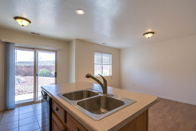 Building Photo - 3 Bedroom 2.5 Bathroom - Hidden Valley Tow...