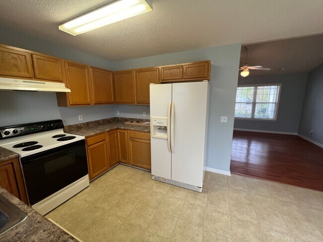 Building Photo - Welcome to this charming 3-bedroom, 2-bathroom home located in the desirable Ogden area of Whitne...