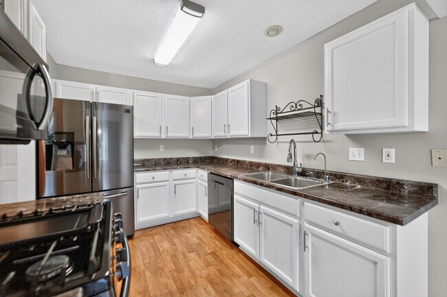 Building Photo - 1110 Rose Dr