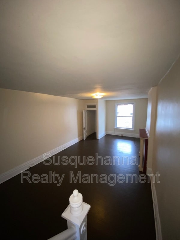 Building Photo - 337 S 15th St