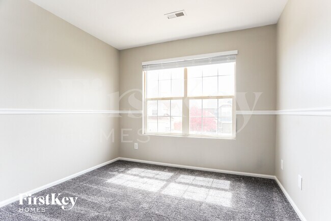 Building Photo - 1449 N Monument Dr