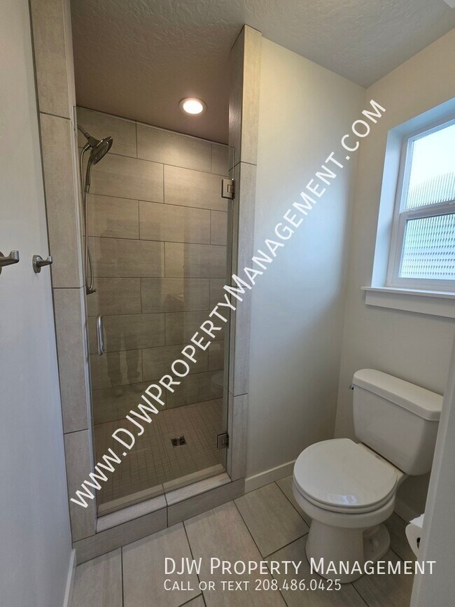 Building Photo - 2351 E Danzee Dr