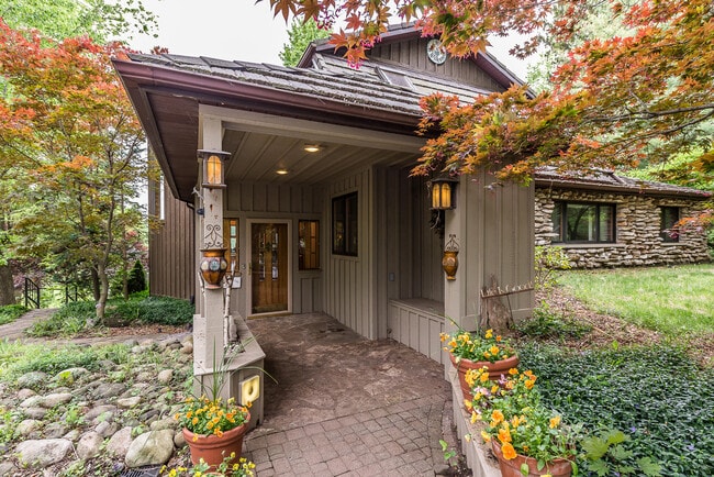 Building Photo - 10985 E Pleasant Lake Rd