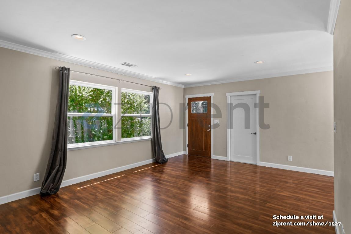 Building Photo - Unit Front House