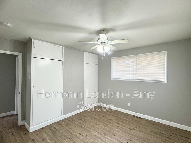 Building Photo - 2247 Lovett Dr