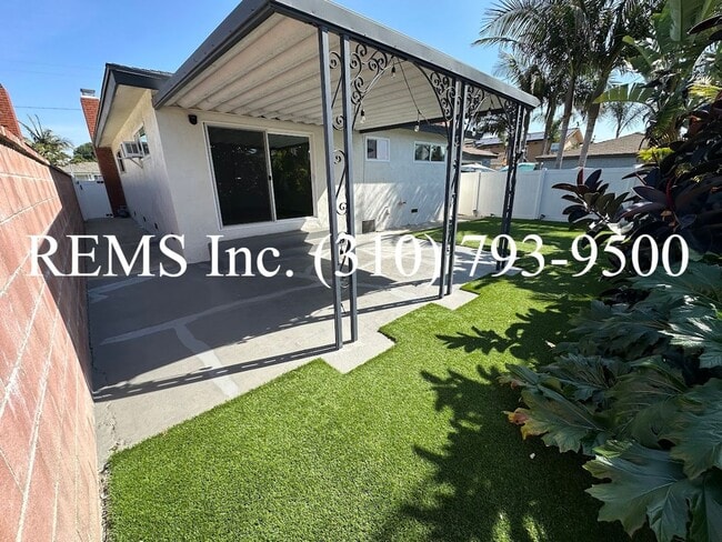 Building Photo - Beautifully Updated Home with 2-Car Garage & Large Bonus Family Room